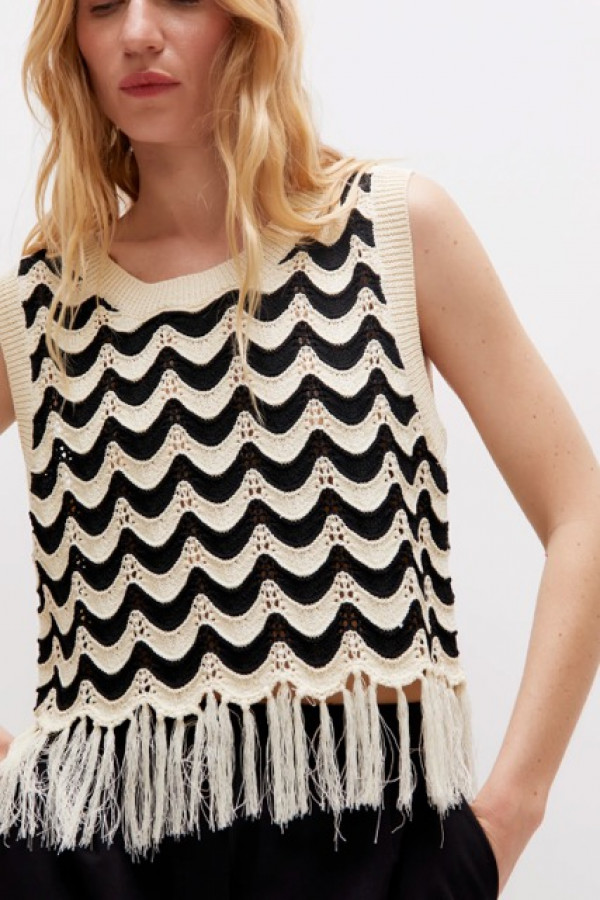 KNITTED TOP BLACK AND WHITE WITH ZIGZAG FRINGES